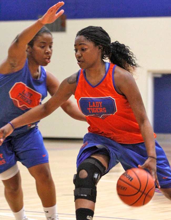 welch-manning-spur-lady-tigers