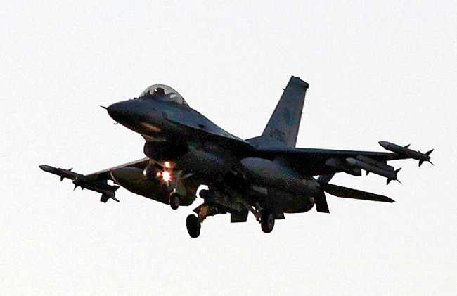 us-likely-keep-combat-role-after-libya-shift