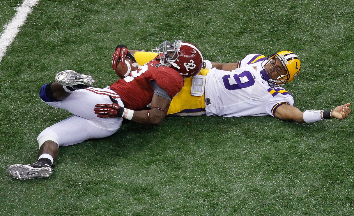 tides-mosley-dislocates-hip-vs-lsu