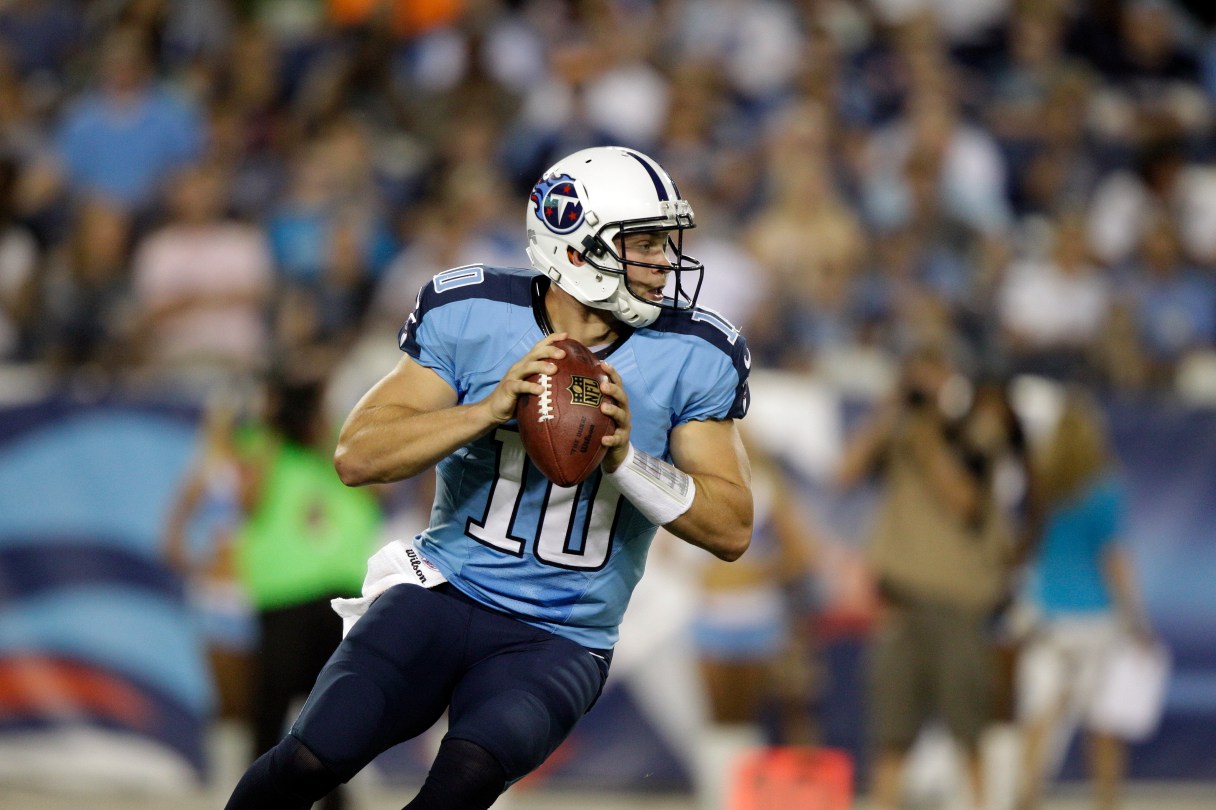 locker-has-two-td-passes-titans-win