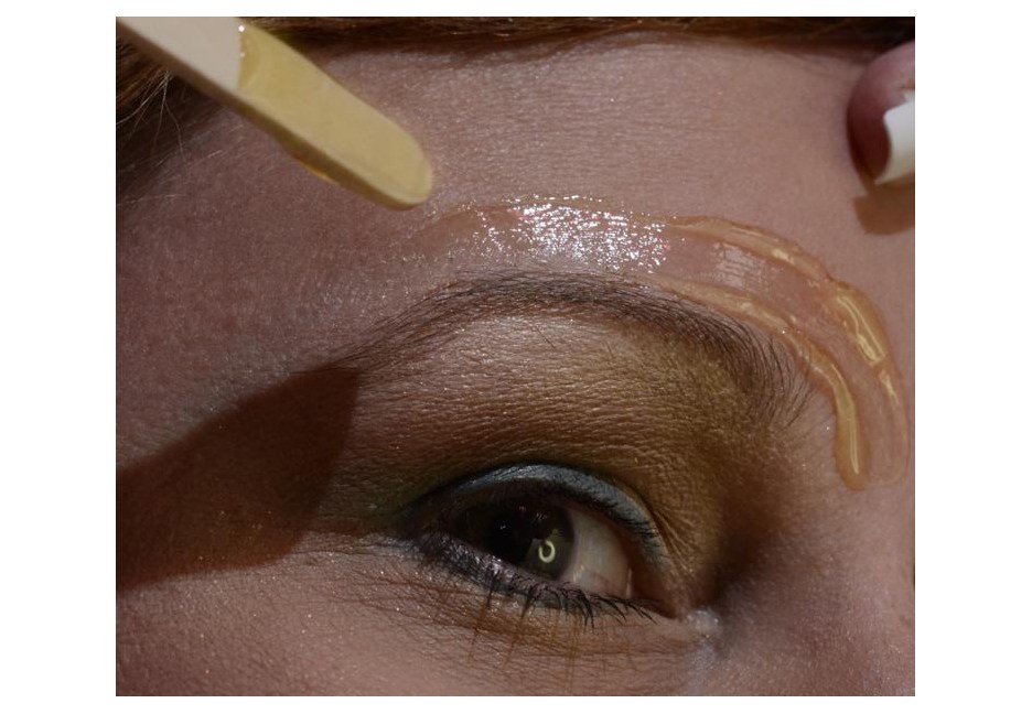 thin-eyebrows-bowing-to-fuller-shapes
