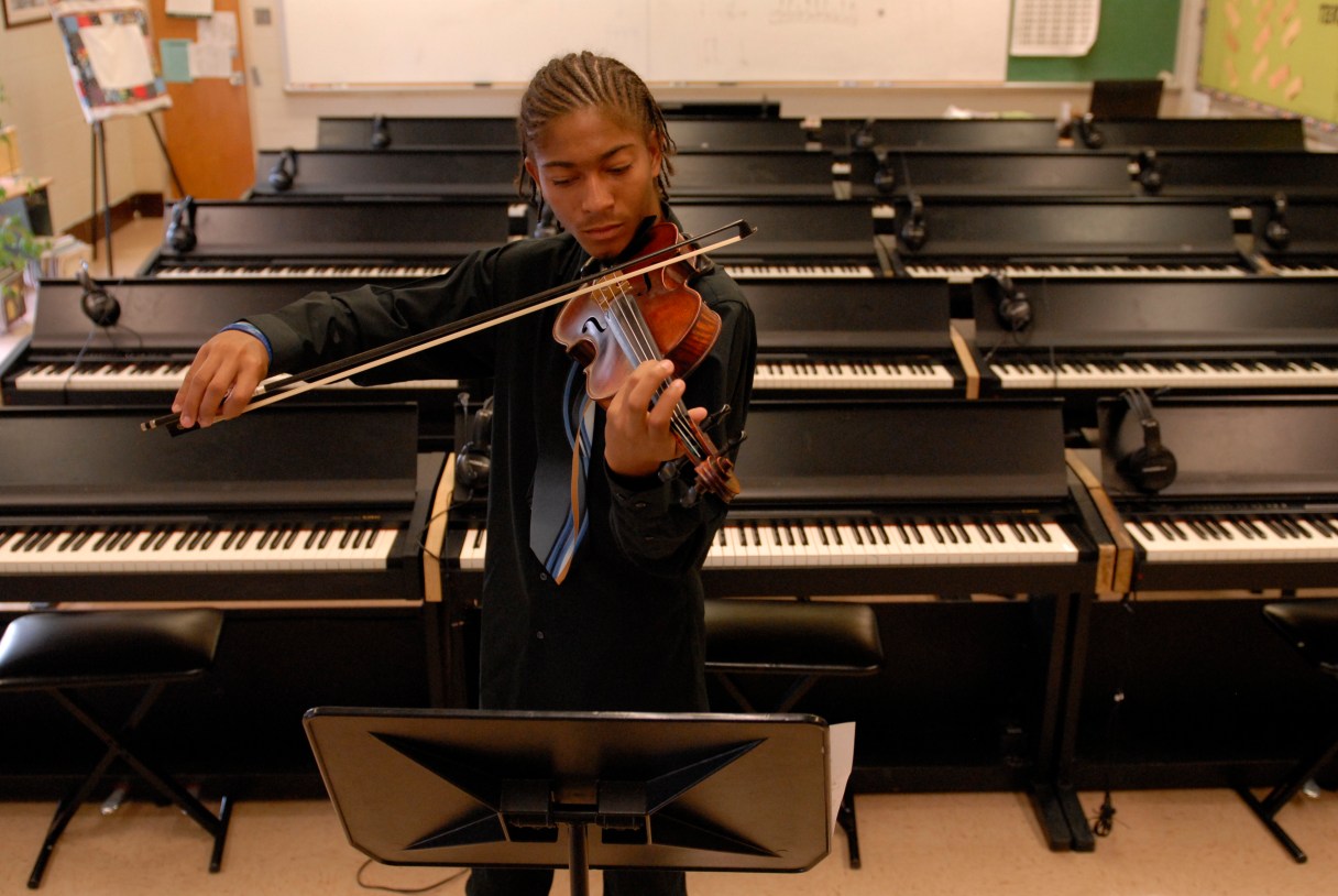 0904e-determination-changed-young-violinists