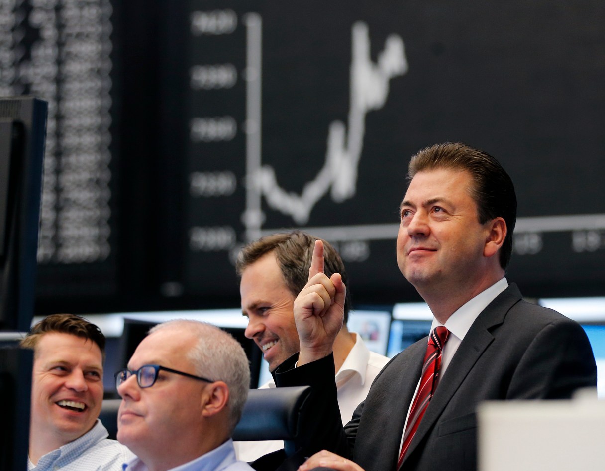 world-stocks-mixed-despite-expected-us-fed-action