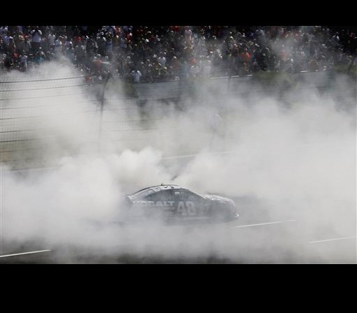johnson-dominates-nascar-win-pocono-raceway
