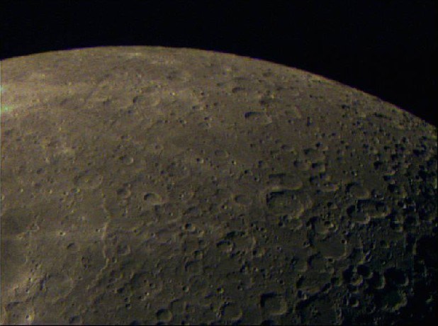 moon-rocks-indicate-earths-orb-born-collision