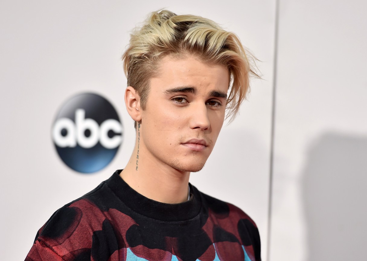 FILE - In this Nov. 22, 2015 file photo, Justin Bieber arrives at the American Music Awards at the Microsoft Theater in Los Angeles. Bieber has returned to Instagram two weeks after disappearing from the photo sharing platform after getting negative comments from fans of ex-girlfriend Selena Gomez. (Photo by Jordan Strauss/Invision/AP, File)