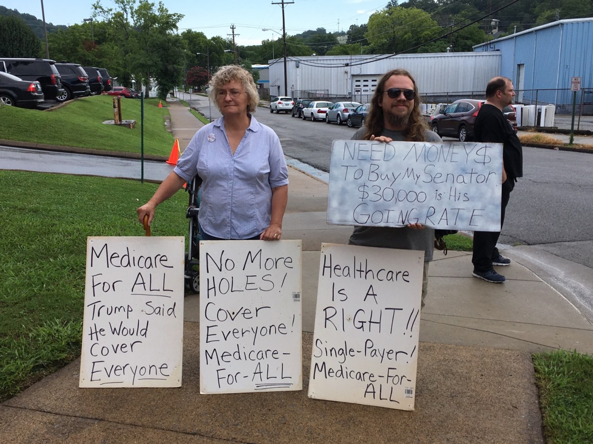 protesters-use-price-visit