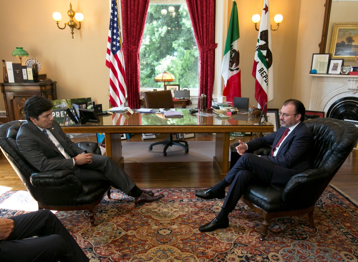 California state Senate President Pro Tem Kevin de Leon, D-Los Angeles, left, meets with Mexican Foreign Relations Secretary Luis Videgaray, left, at the Capitol Monday, Sept. 11, 2017, in Sacramento, Calif. Mexico's top diplomat is making a two-day visit to California which includes a meeting with Gov. Jerry Brown before traveling to Los Angeles. (AP Photo/Rich Pedroncelli)