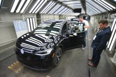 Staff photo by Matt Hamilton / Visitors at Volkswagen's Chattanooga assembly plant in 2022 get a chance to look over an ID.4 electric SUV.