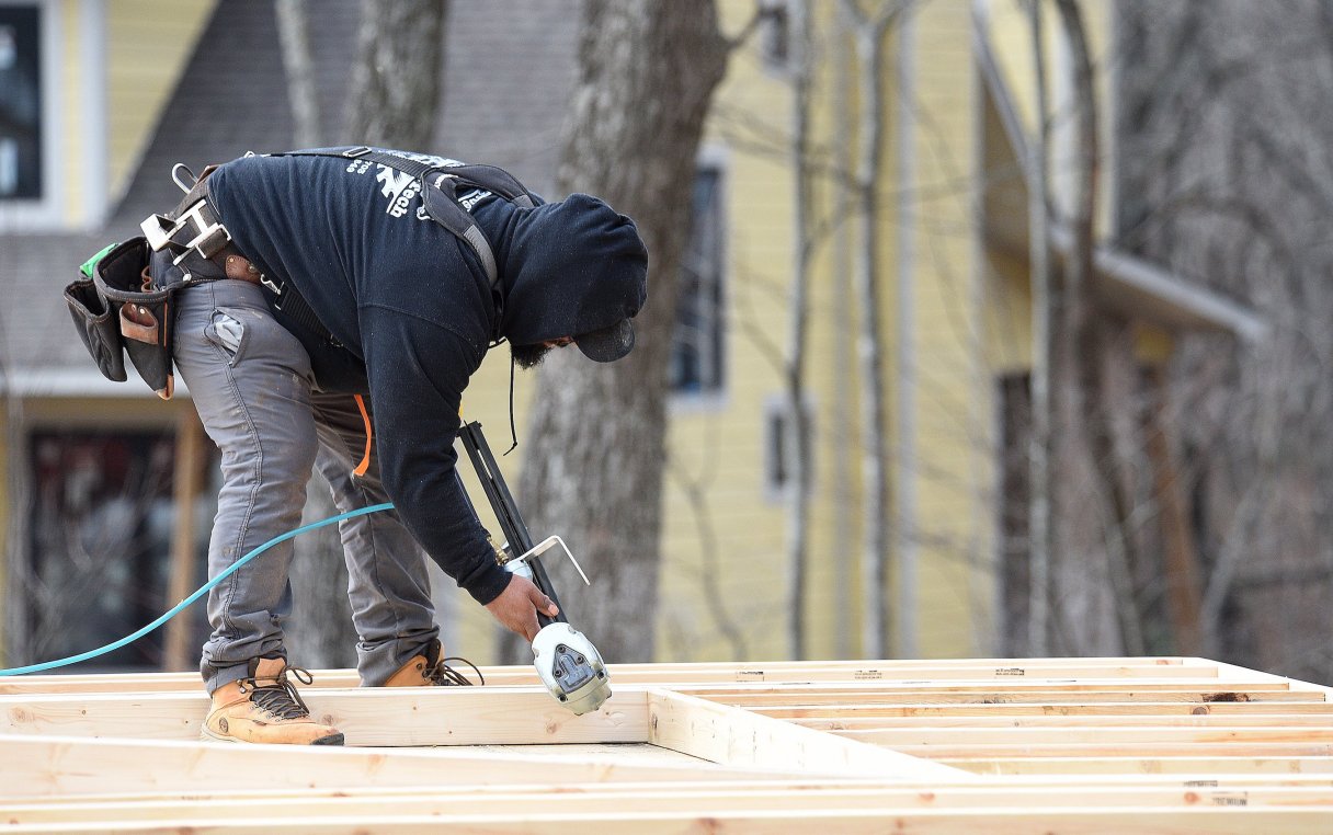 Staff Photo by Matt Hamilton / Workers build a home on Signal Mountain in January 2022. A developer withdrew a request for a planned unit development on the mountain after oppoisition from community members.