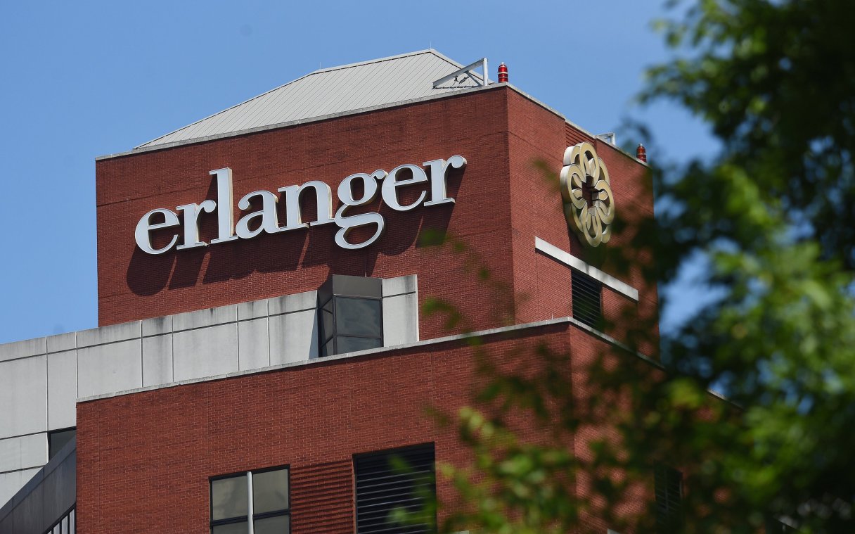 Staff photo by Matt Hamilton / Erlanger hospital is seen in 2022 in downtown Chattanooga. Erlanger filed a motion Tuesday to dismiss in entirety two whistleblower's complaints against the hospital system.