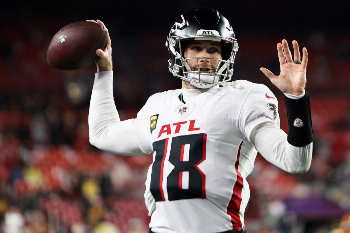 AP photo by Daniel Kucin Jr. / Atlanta Falcons backup quarterback Kirk Cousins warms up for a game against the host Washington Commanders on Dec. 29 in Landover, Md.