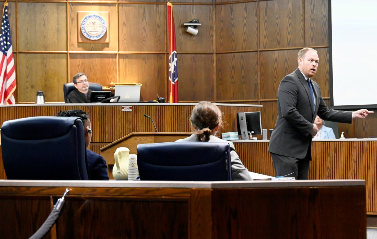 Staff photo by Abby White / Edwin Aldo Mendez-Perez, left, and defense attorney Emily Roberts listen as Chief Homicide Prosecutor Paul Moyle speaks Sept. 30, 2025, during Mendez-Perez's murder trial.