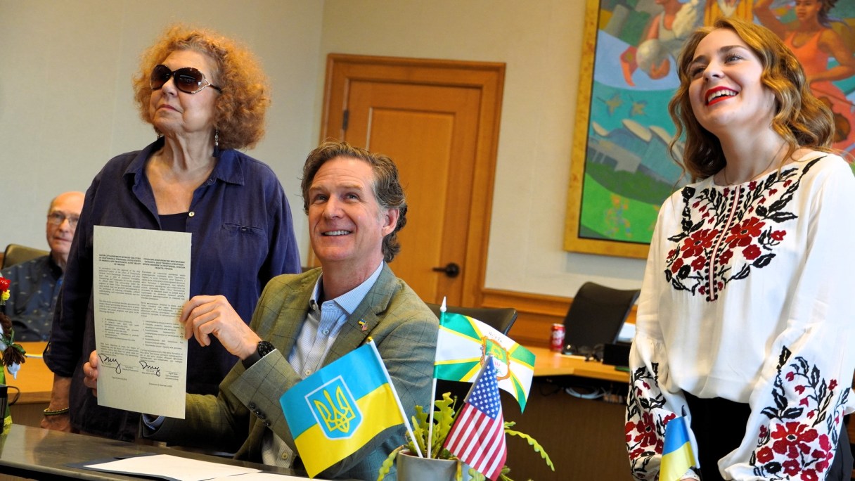 City of Chattanooga / Chattanooga Mayor Tim Kelly holds up the official Sister City International agreement with Trostyanets, Ukraine, along with local Sister City president Karen Claypool and Alina, a Ukrainian exchange student.