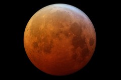During a partial lunar eclipse, a portion of the Moon's surface remains outside Earth's
inner shadow, leaving a sliver of white on our otherwise ruddy satellite. Credit: Giuseppe
Donatiello / Wikimedia Commons (CC0 1.0)